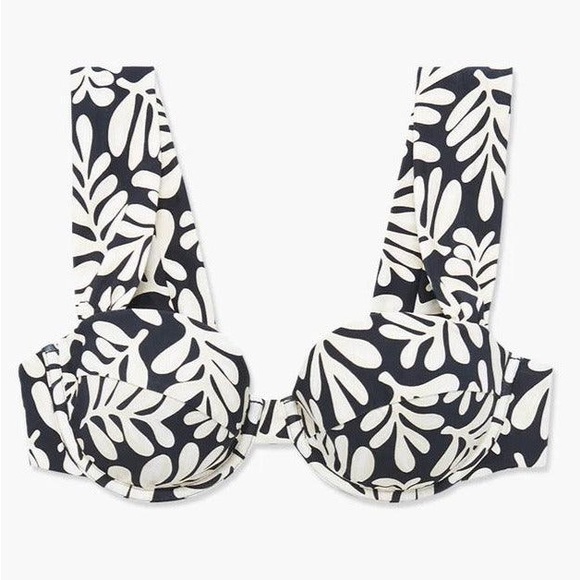 Weworewhat Claudia Bikini Top in Safari Leaves - Picture 3 of 4